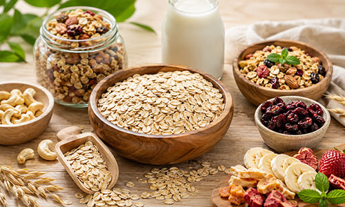 Olahan granola rolled oat bernutrisi dengan kacang mede dan pemanis alami dari YAVA Bali