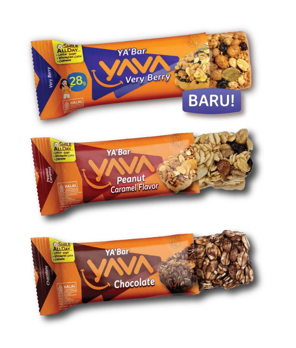 Tiga varian YA’Bar YAVA : Very Berry, Chocolate dan Peanut Caramel Flavor, dengan potongan snack bar berbahan oat di latar oranye.