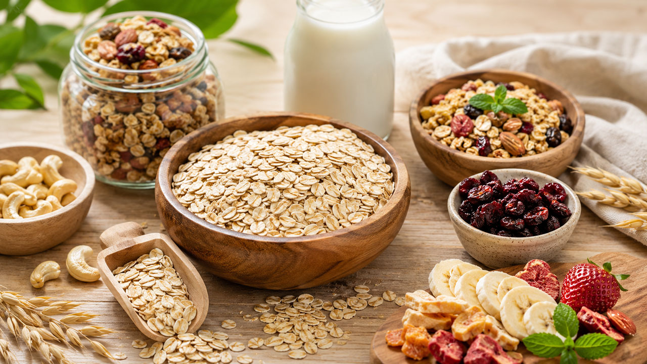 Olahan Granola Rolled Oat YAVA Bali Olahan granola rolled oat bernutrisi dengan kacang mede dan pemanis alami dari YAVA Bali